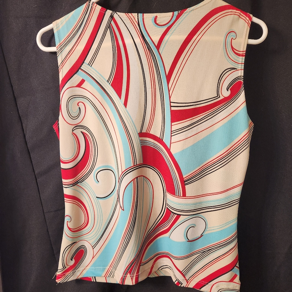 Womens printed sleeveless top. Multicolored, v-neck. Size L